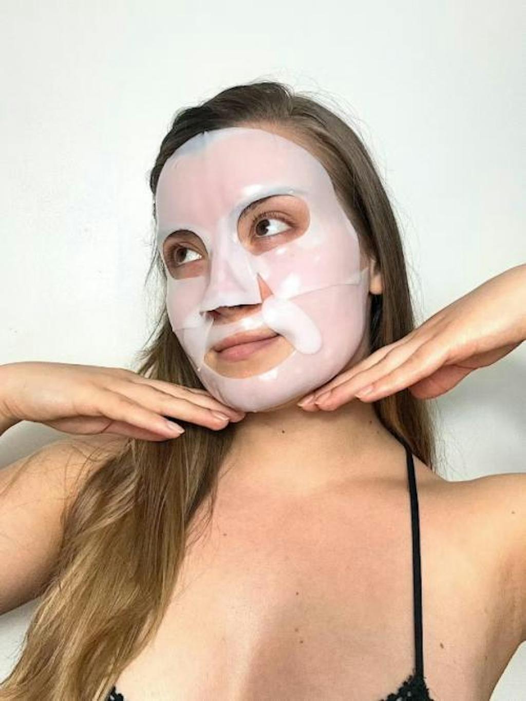 Masque visage en hydrogel porté sur le visage